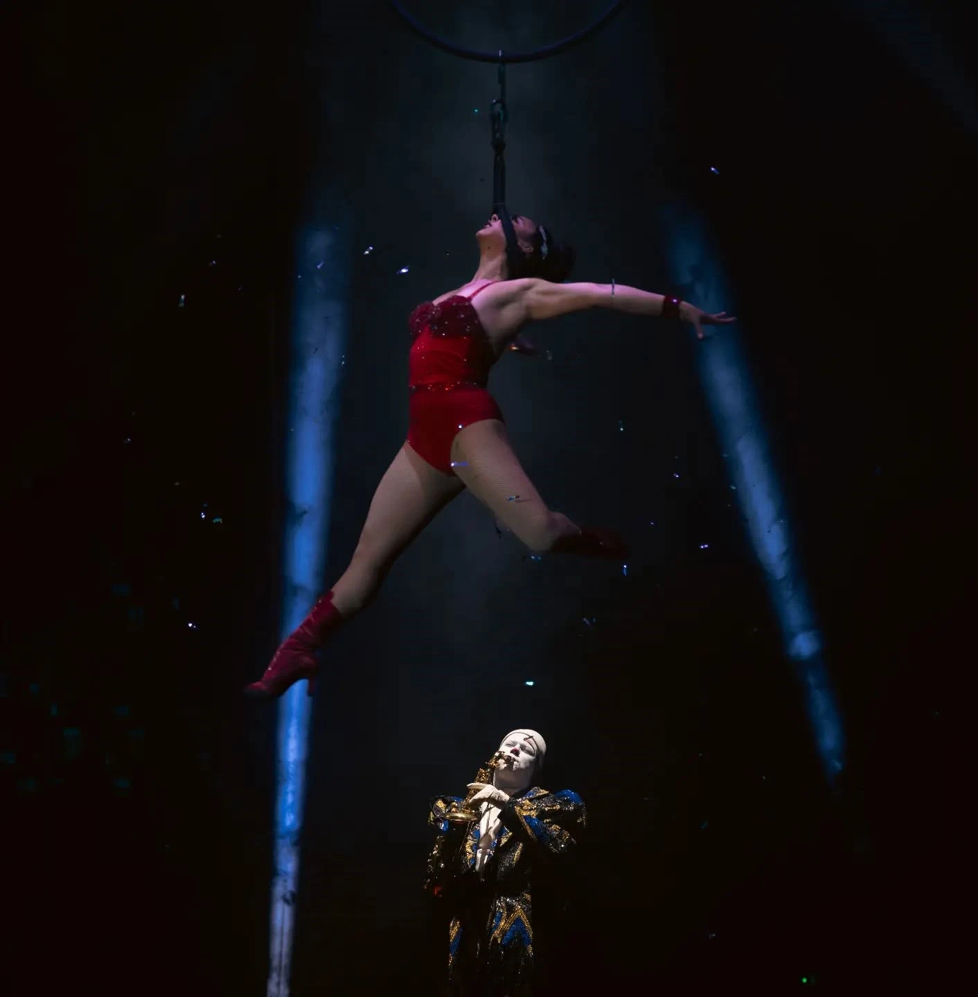 Jessika Flores doing a head suspension final on an aerial show.