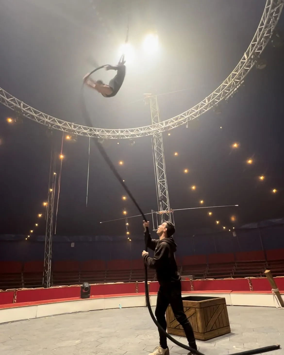 Jessika Flores doing a training in aerial performance with cord suspension.